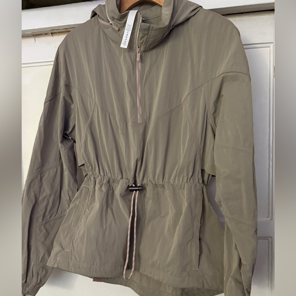 Lululemon Evergreen Anorak Pullover Jacket in Cafe Au Lait, Size 8